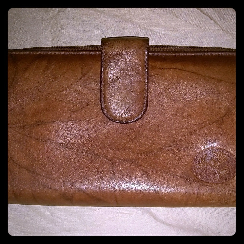 Buxton Heiress ensemble clutch